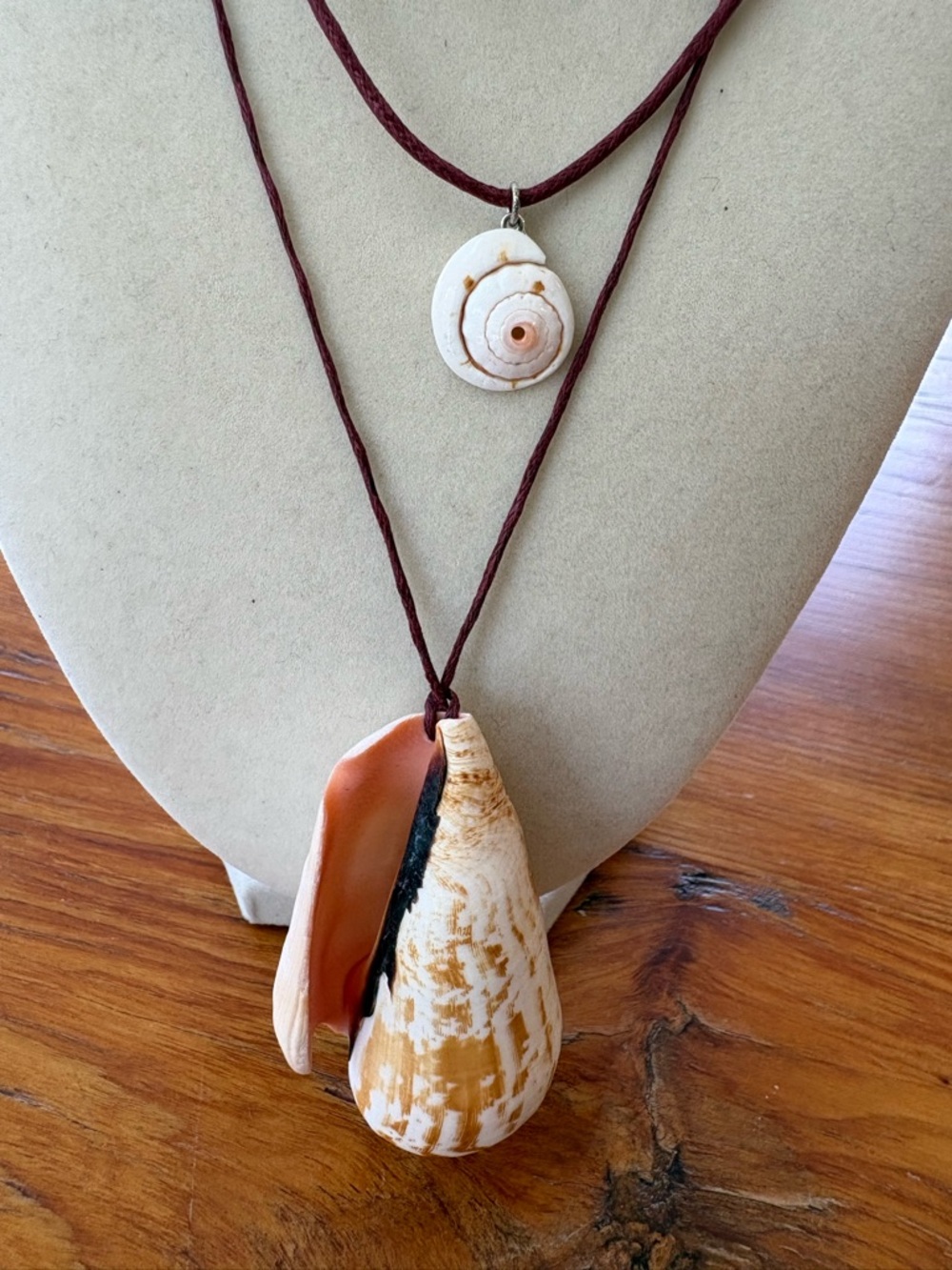 FREE PEOPLE Carolina Shell Layered Necklace New NWT maroon natural beach summer - Picture 7 of 11